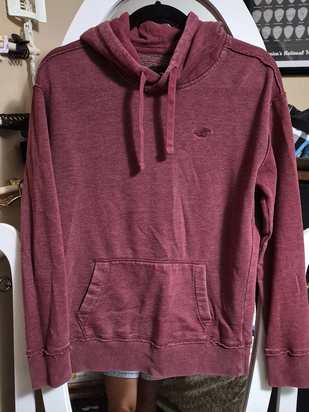 Hollister Men's Pullover Hoodie in Maroon